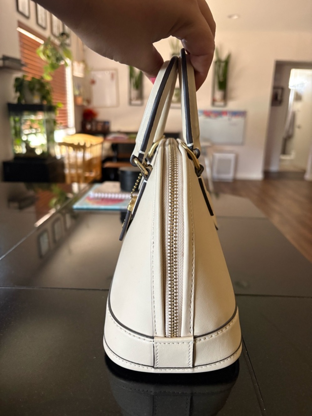1941 Coach Revel 24 in Ivory - Picture 4 of 6